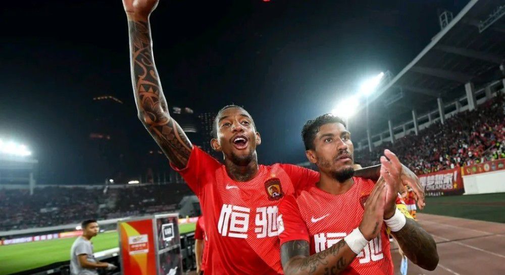 影片改编自亚当马科斯撰写的《忠诚：英雄主义、友谊、牺牲的史诗故事》，杰西·布朗（乔纳森·梅杰斯）是首位被美国海军训练成为飞行员的黑人，也是首位参与了战争的海军黑人飞行员